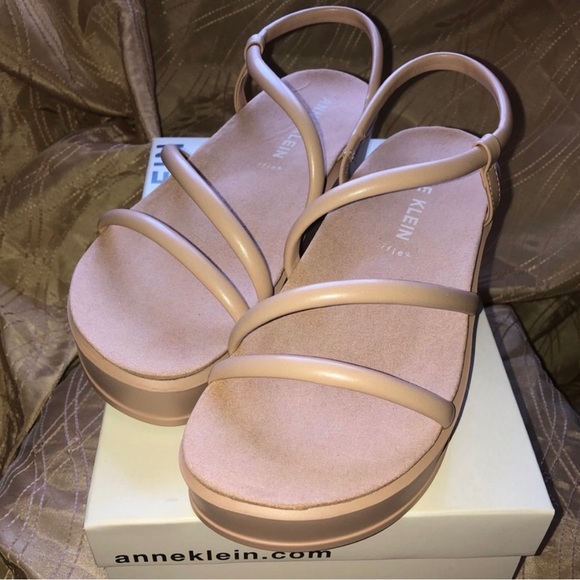 Anne Klein Women's Vance Platform - Picture 3 of 4